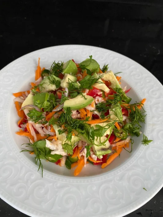 AVOKADOLU KIŞ SALATASI